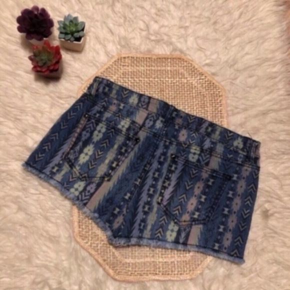 Tribal Southwestern Print Jean Shorts - Picture 5 of 7